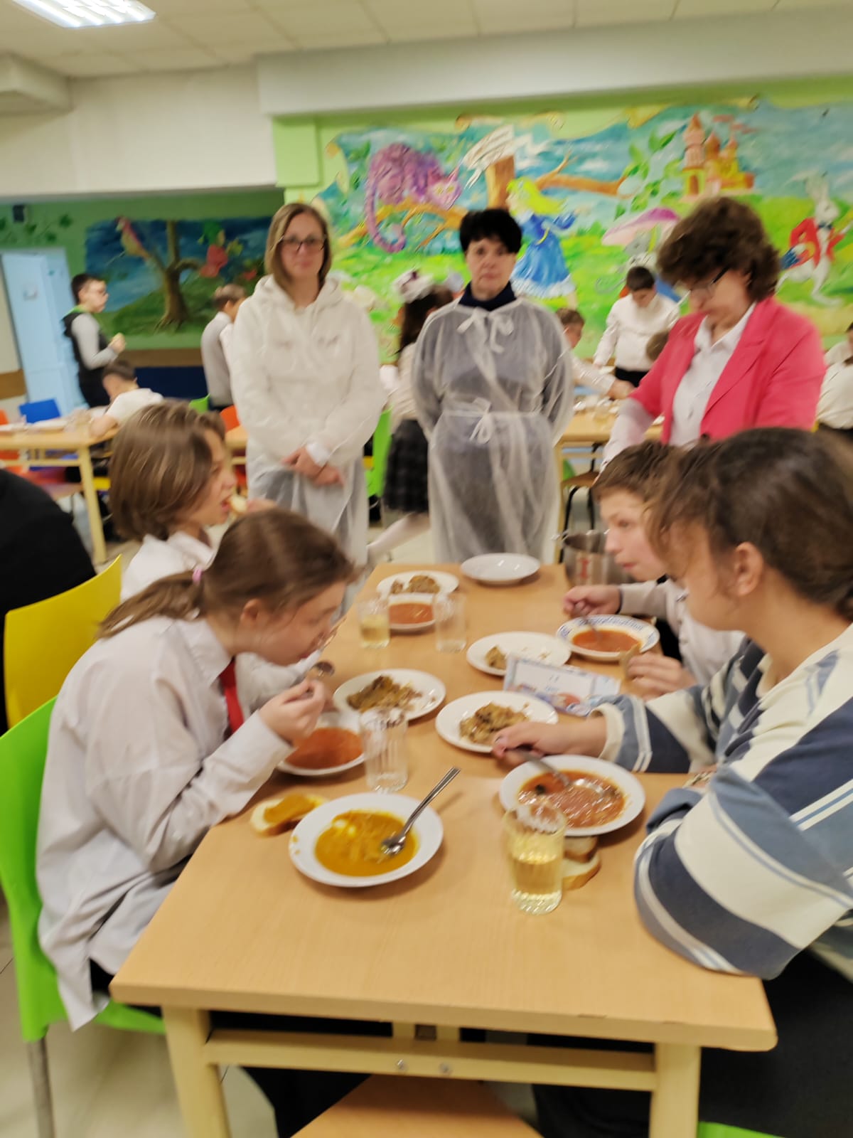 Проверка организации питания в школьной столовой (с представителями родительской общественности).